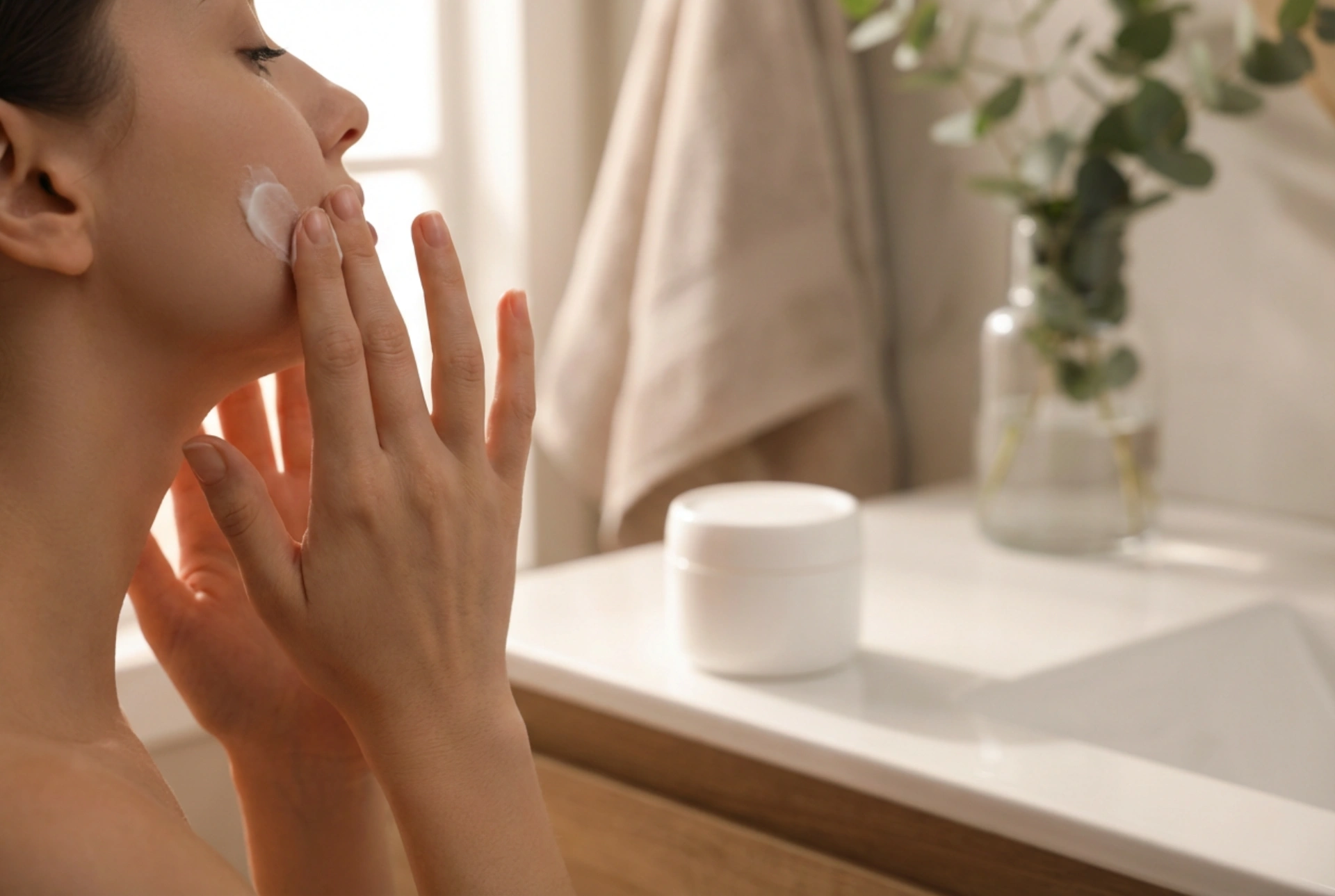 La crème de nuit nourrissante dans la routine de soin : application, quantité, effets
