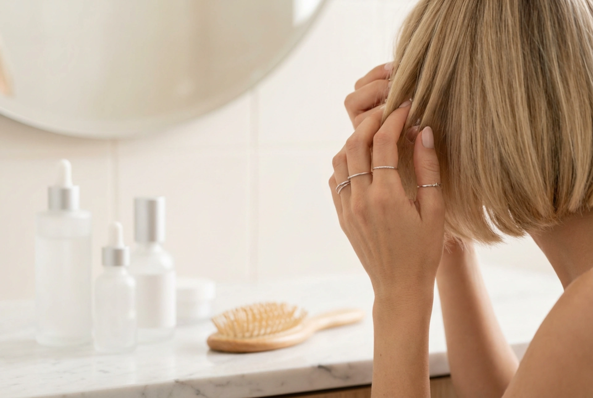 Coiffage astucieux : une coiffure sur cheveux courts pour tous les jours