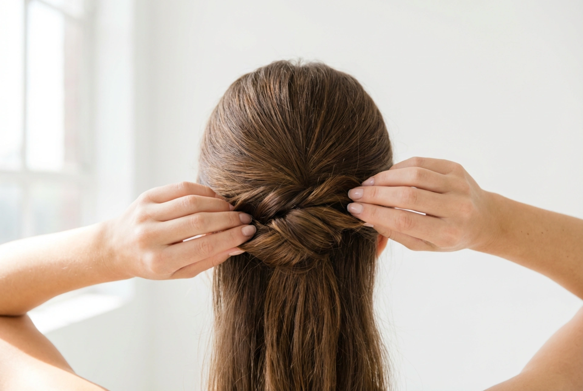 Cheveux longs : une coiffure pour le quotidien et le soir en quelques étapes simples