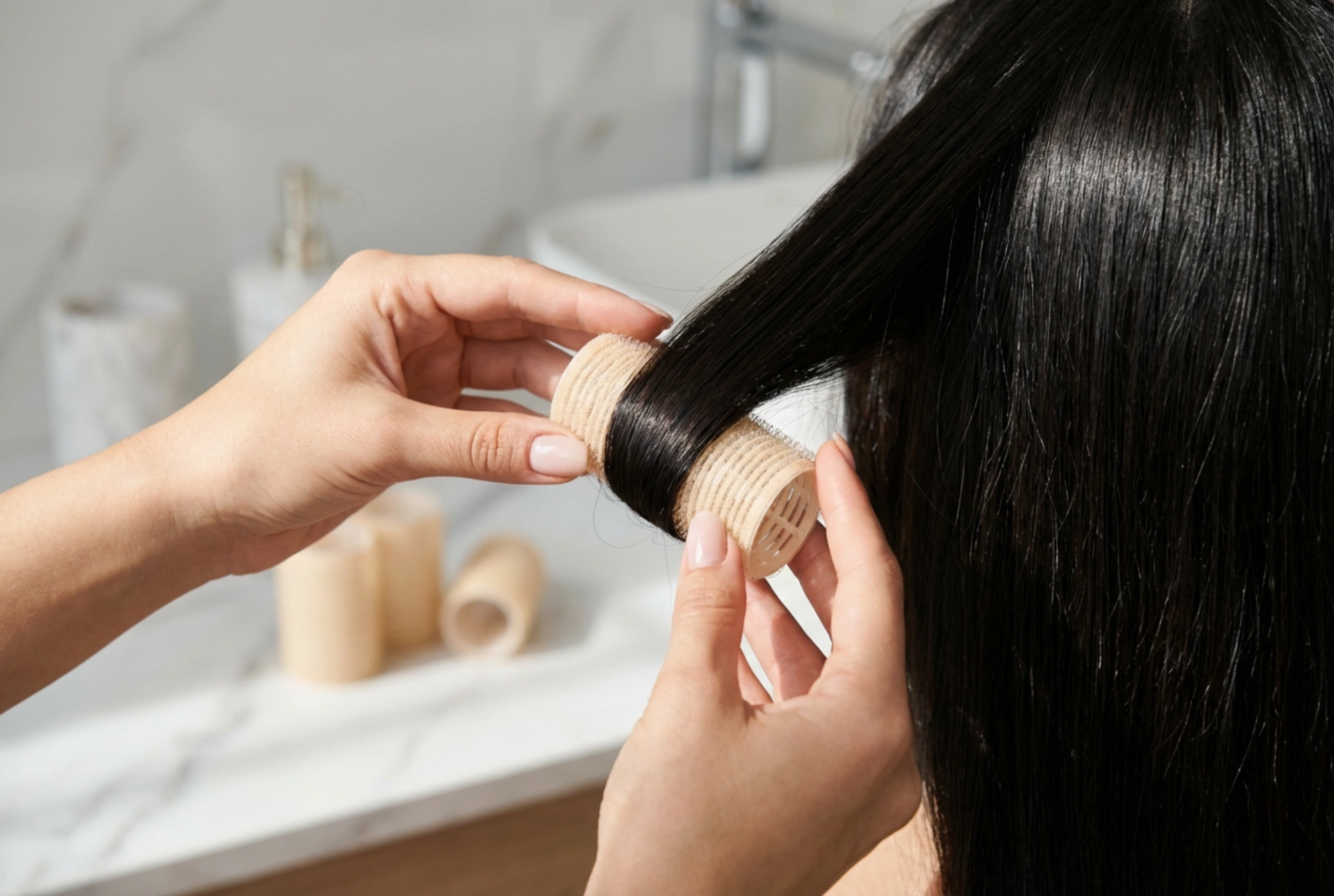 Grands bigoudis : comment les mettre et les enlever sans faire de plis