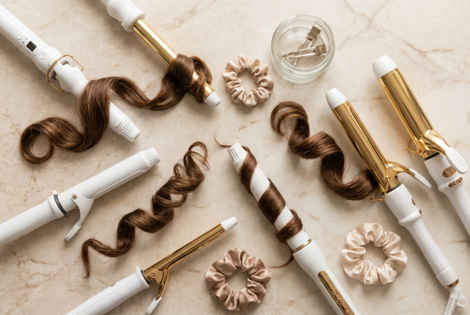 Comment choisir son fer à boucler et obtenir des boucles durables