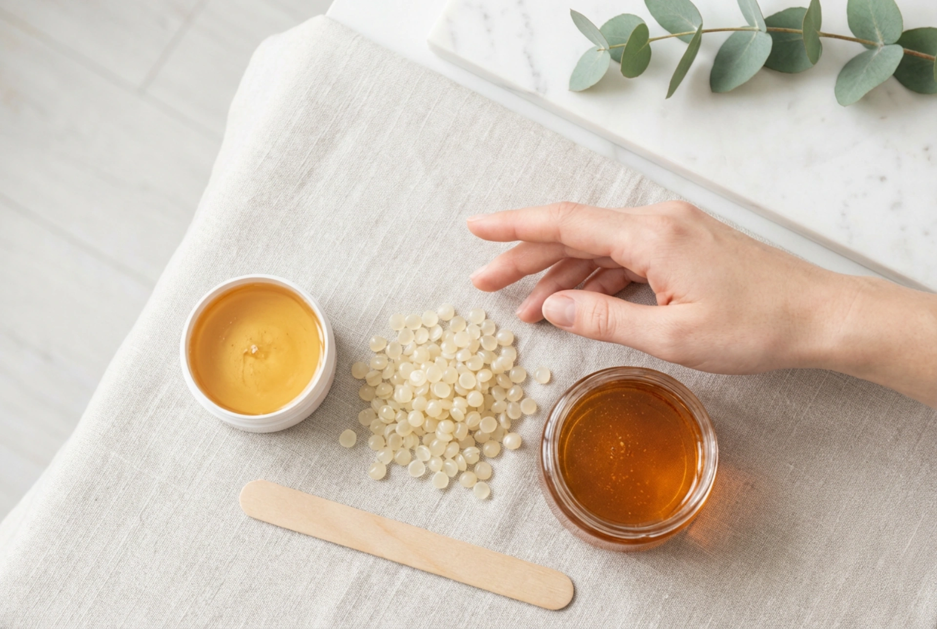 Comment choisir sa cire d'épilation : types, application et erreurs courantes