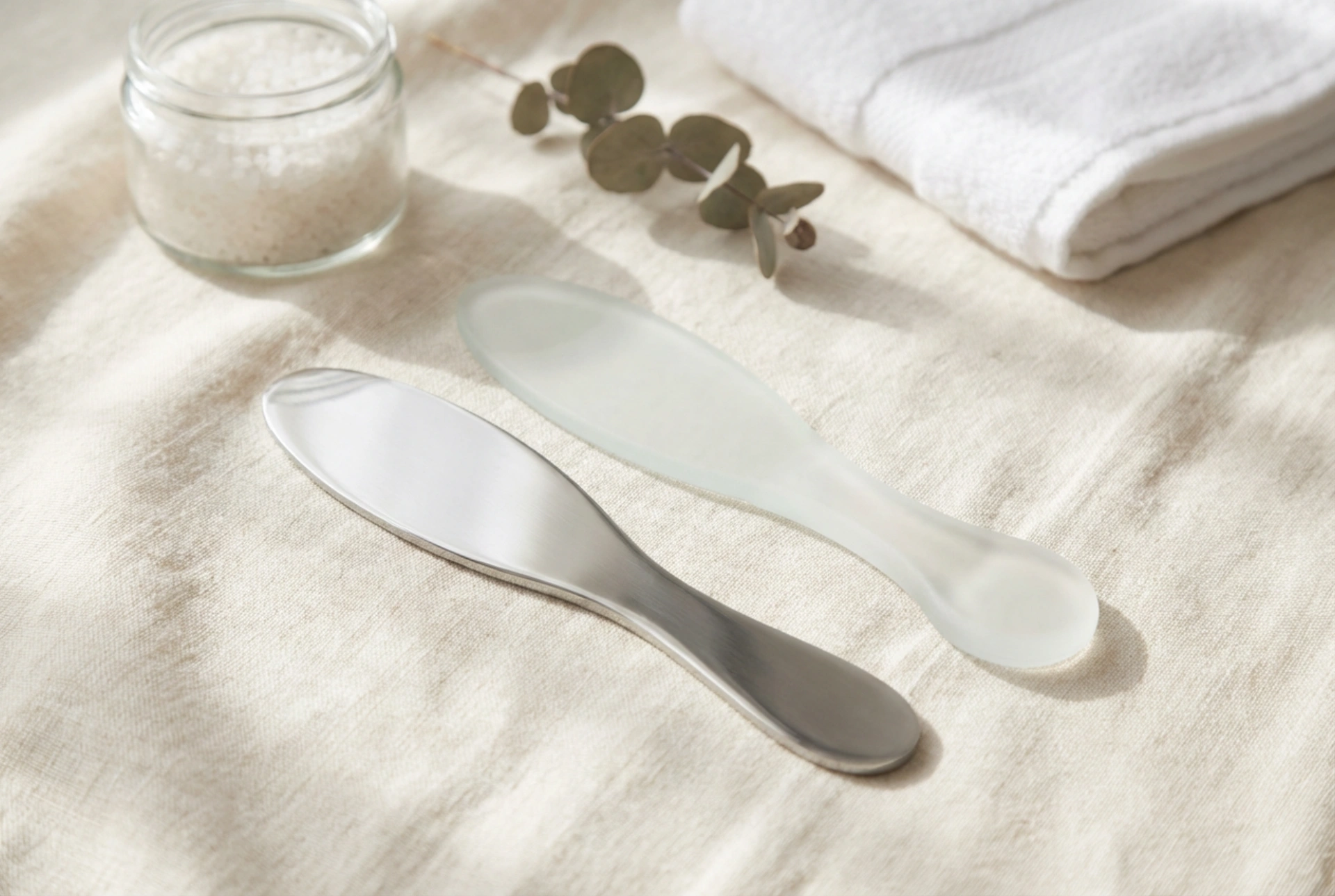 Râpe à pieds : quand choisir un modèle en métal et quand préférer le verre ?