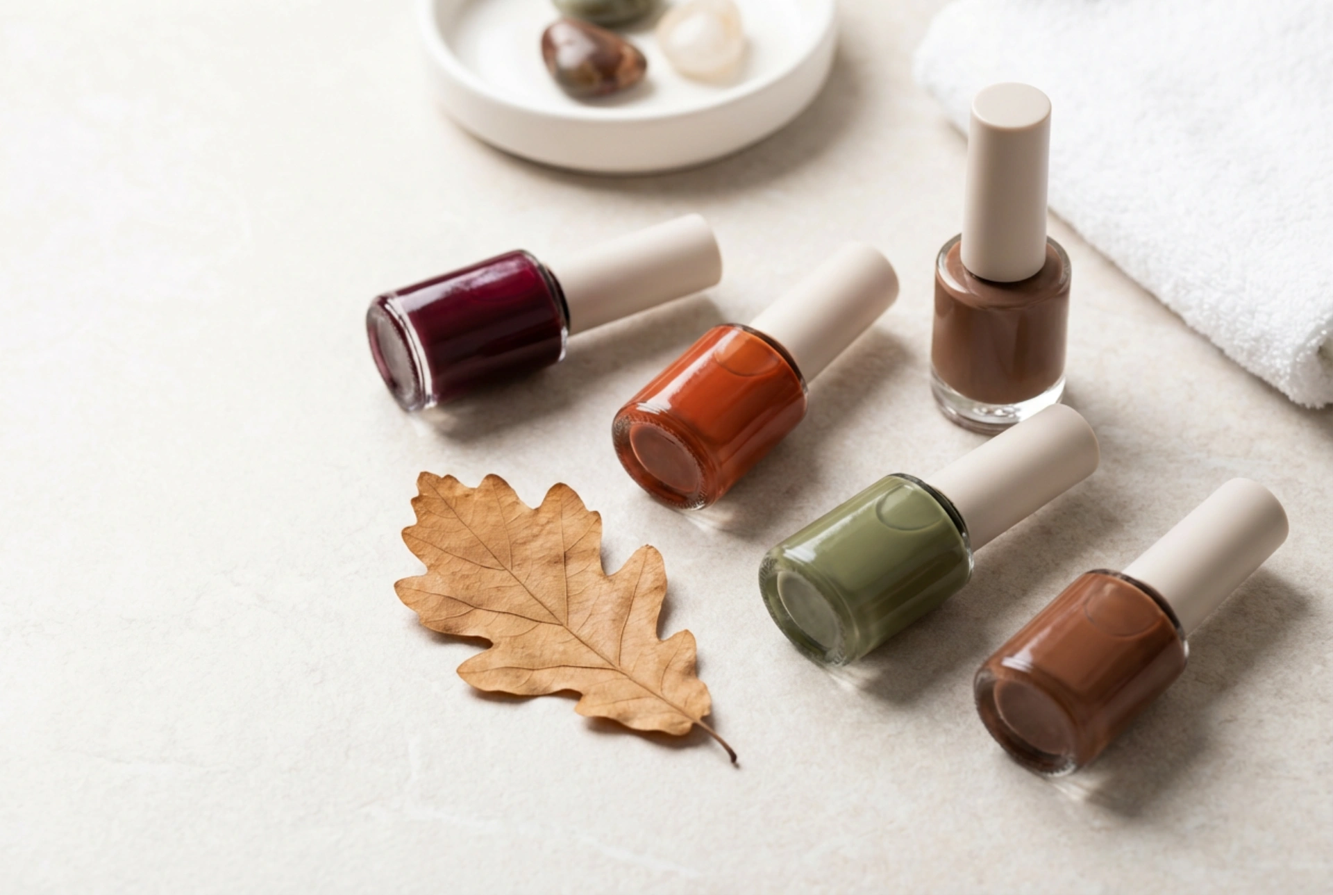 Vernis semi-permanent d'automne : préparation, palette de couleurs et tenue durable