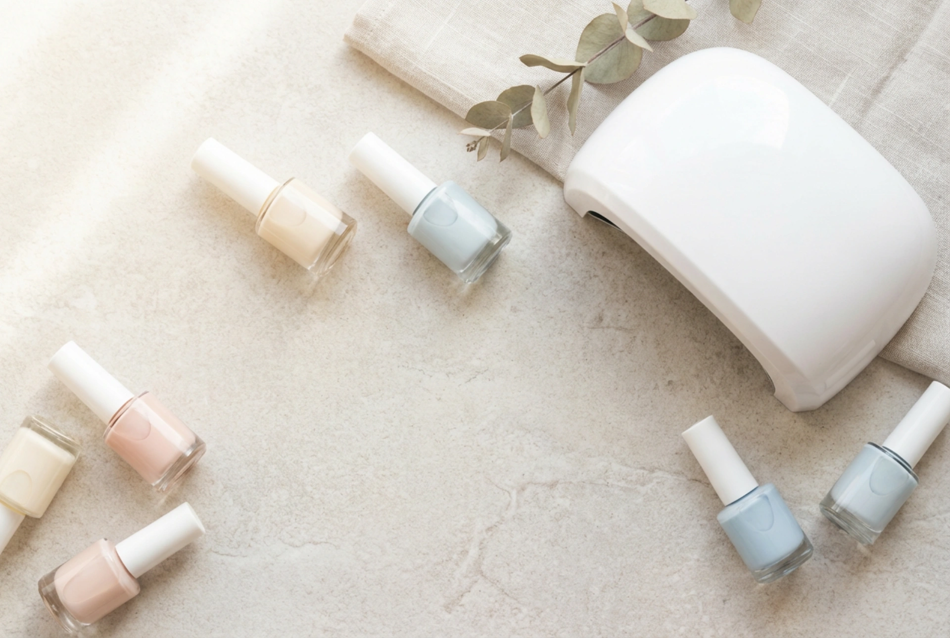 Vernis à ongles en gel : quelles sont les différences et comment les durcir correctement