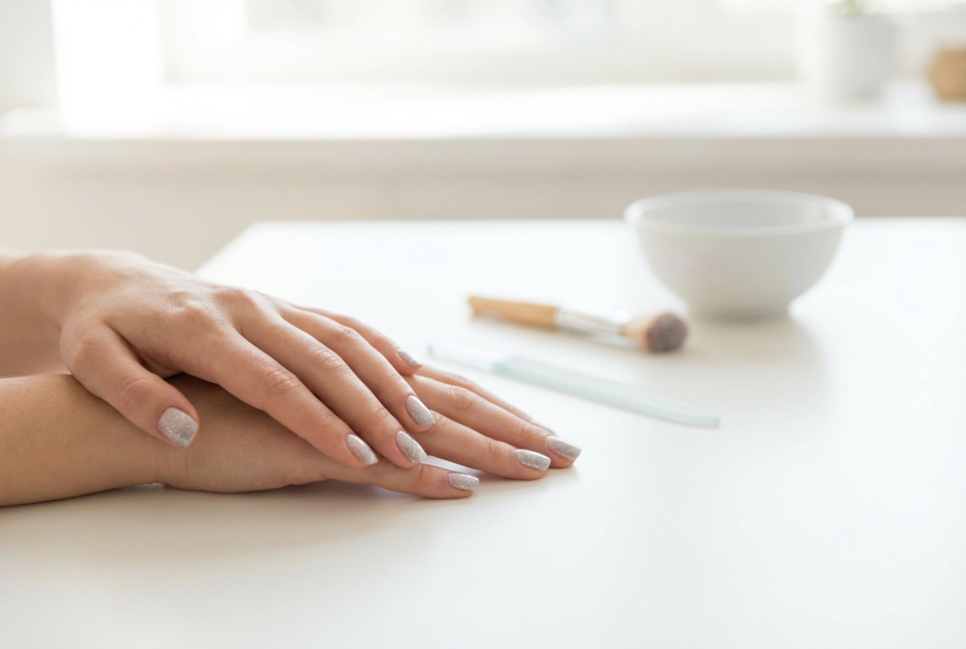 Ongles pailletés sans désordre : application, dégradé et retrait