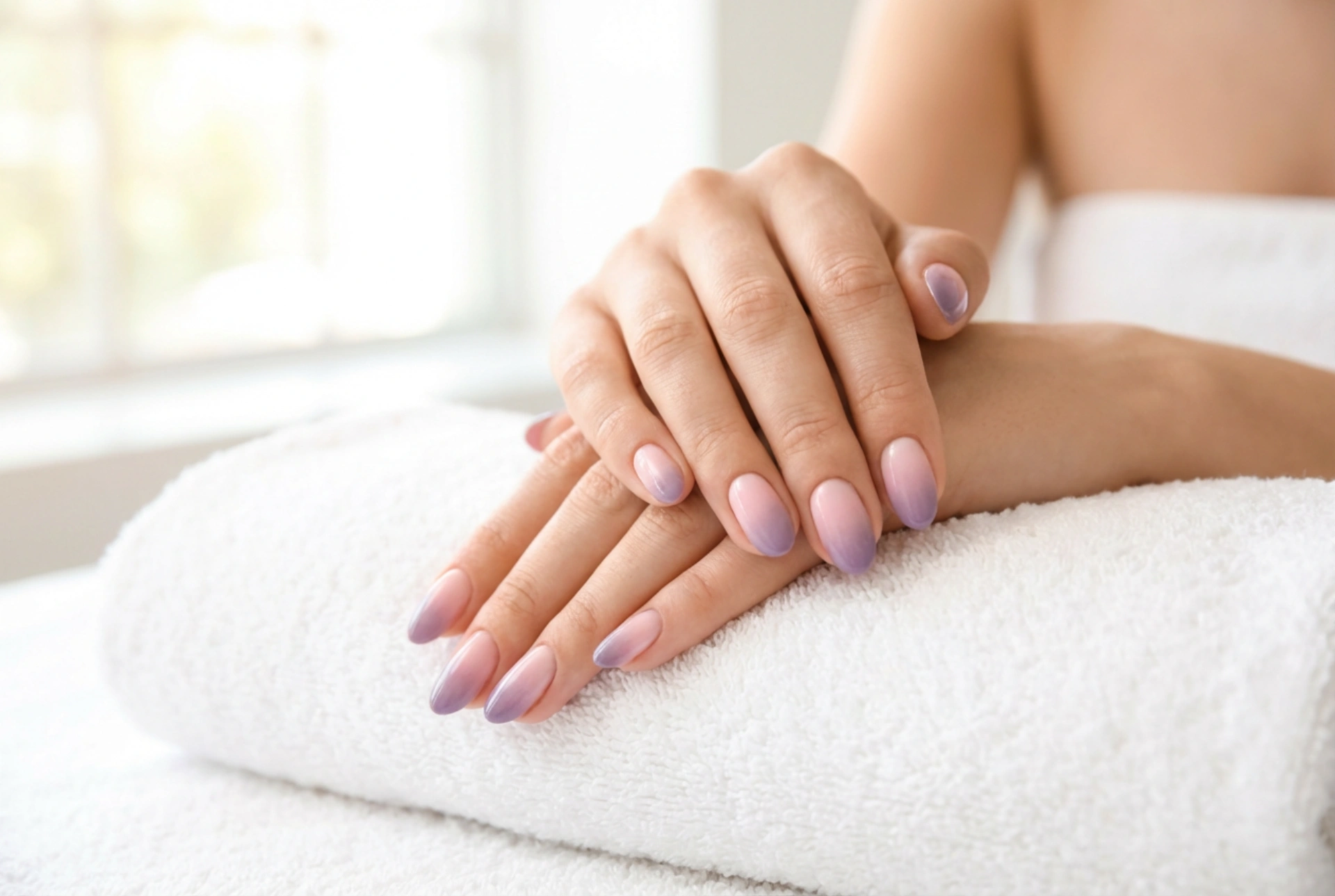Ongles ombrés rose et violet : association de couleurs et transitions fluides