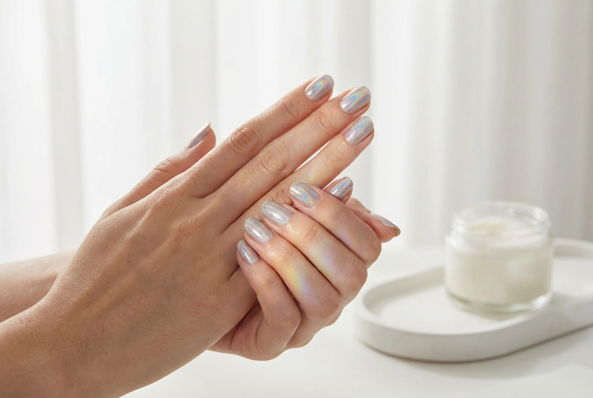 Vernis à ongles holographique : comment obtenir l'effet désiré et éviter les traces