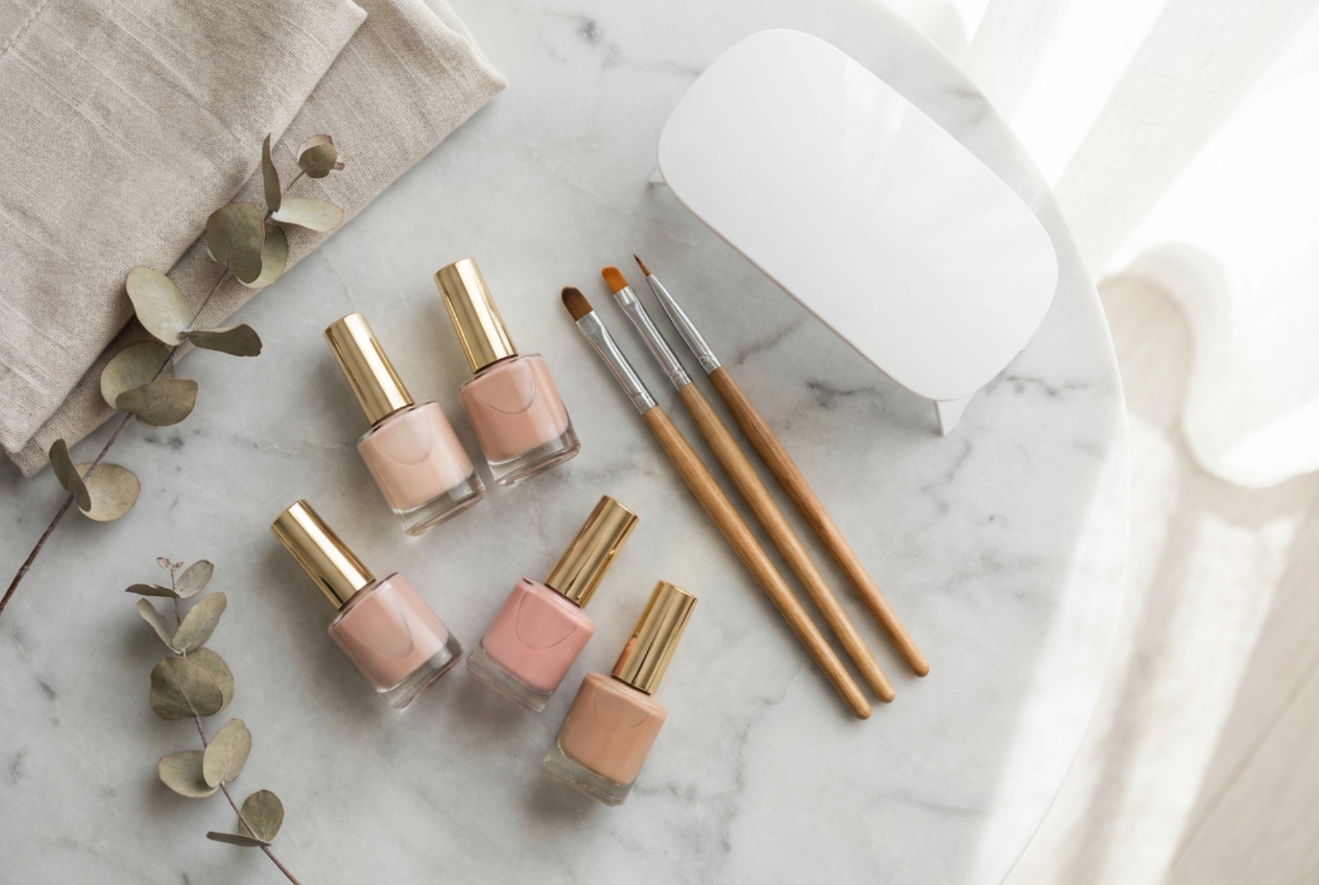 Kit de gels pour ongles : que doit-il contenir et comment travailler le gel