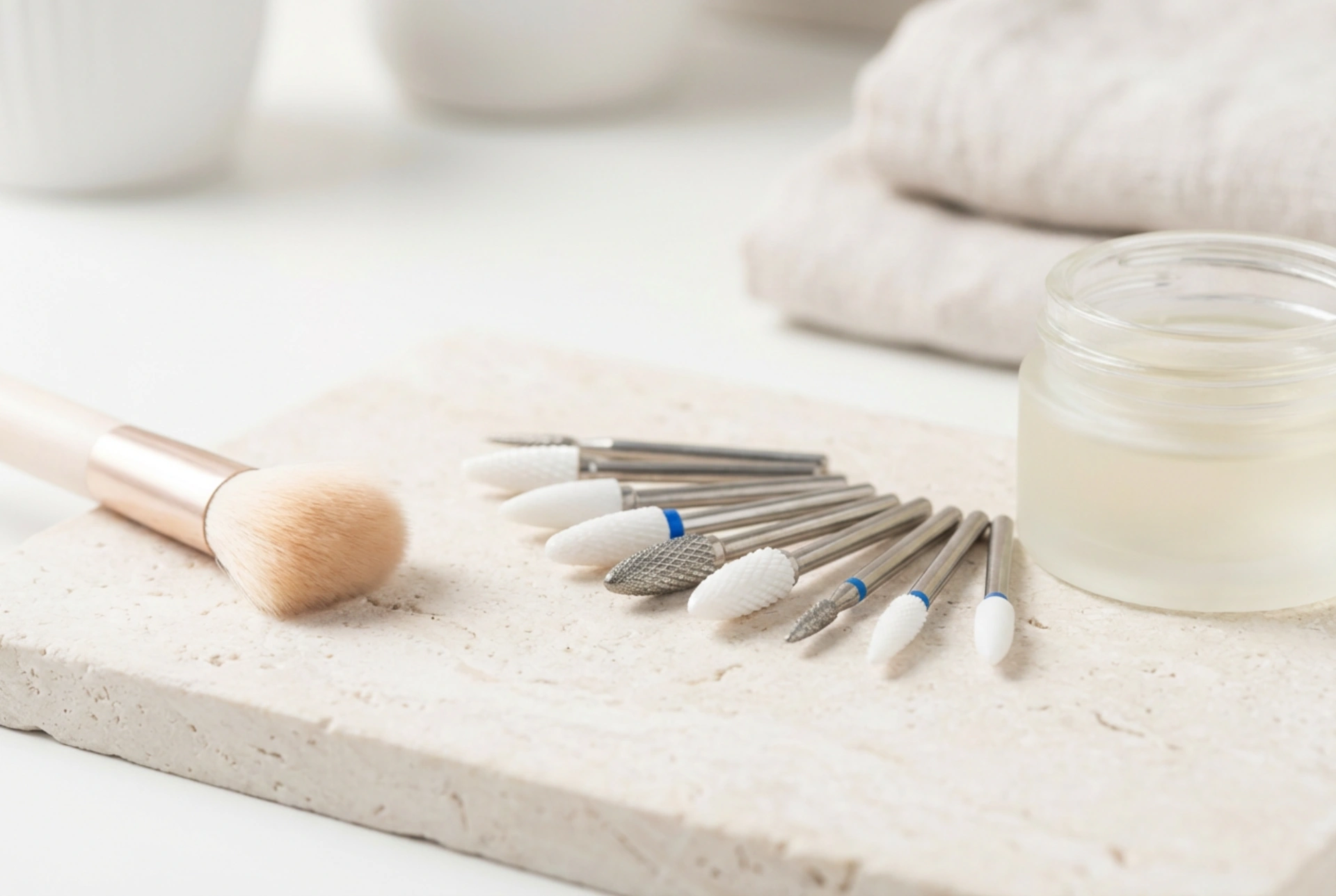 Embouts de ponceuse à ongles : comment choisir le bon modèle et bien l'entretenir