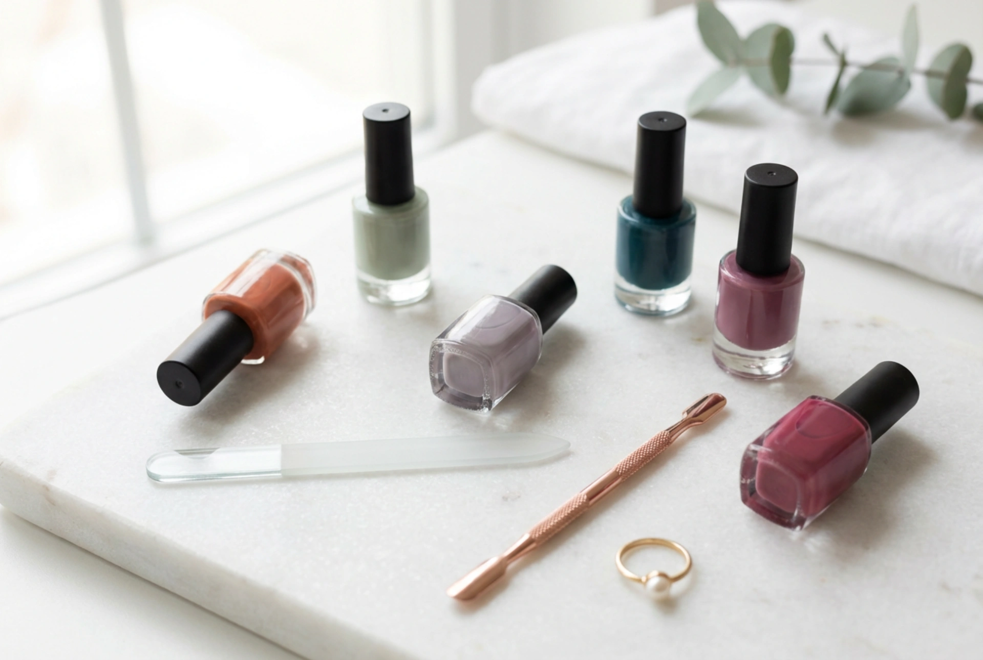 Coffrets de vernis à ongles : comment choisir les couleurs et les accessoires