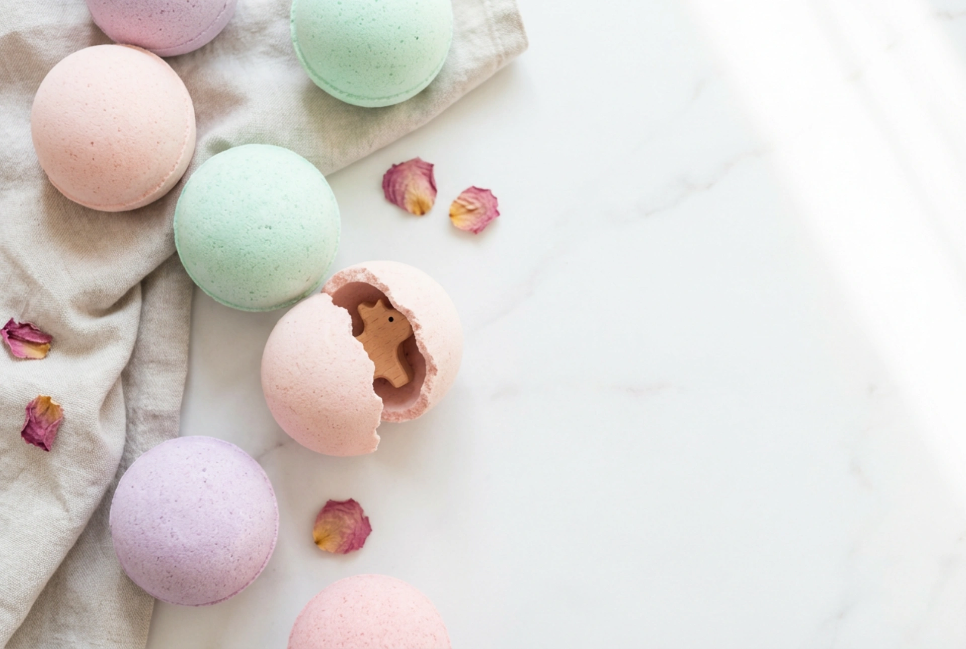 Boules de bain avec surprise : comment fabriquer une bombe de bain ludique