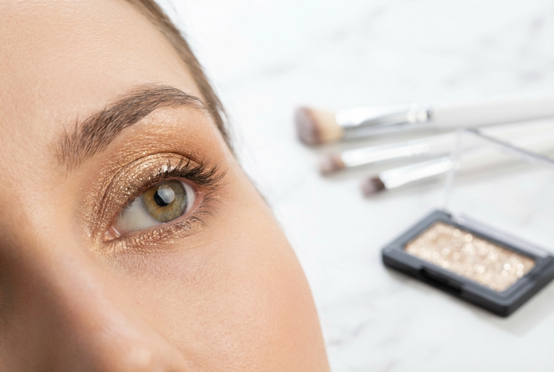 Fards à paupières pailletés : application durable sans chutes