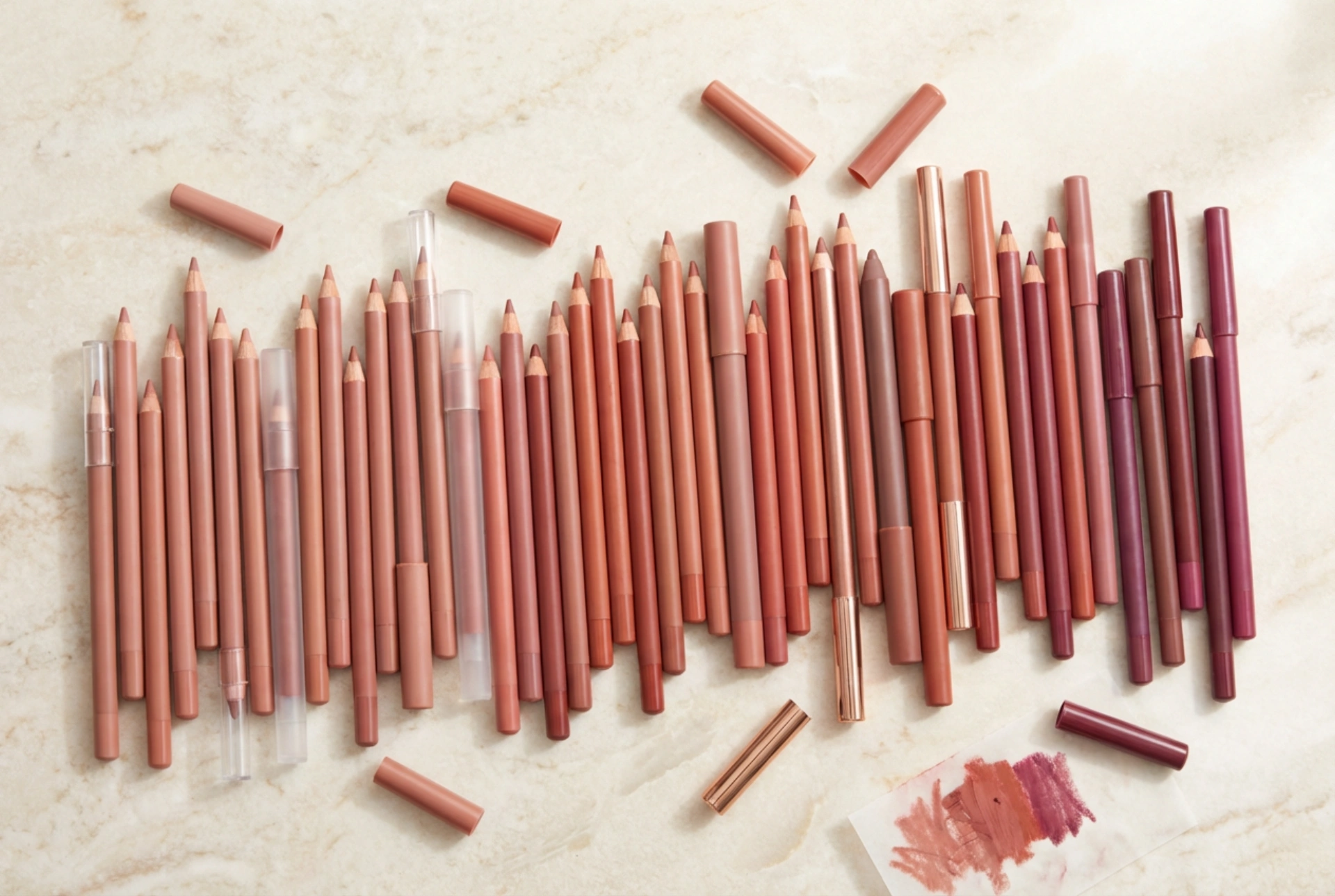 Le guide des crayons à lèvres : formules, sous-tons et application