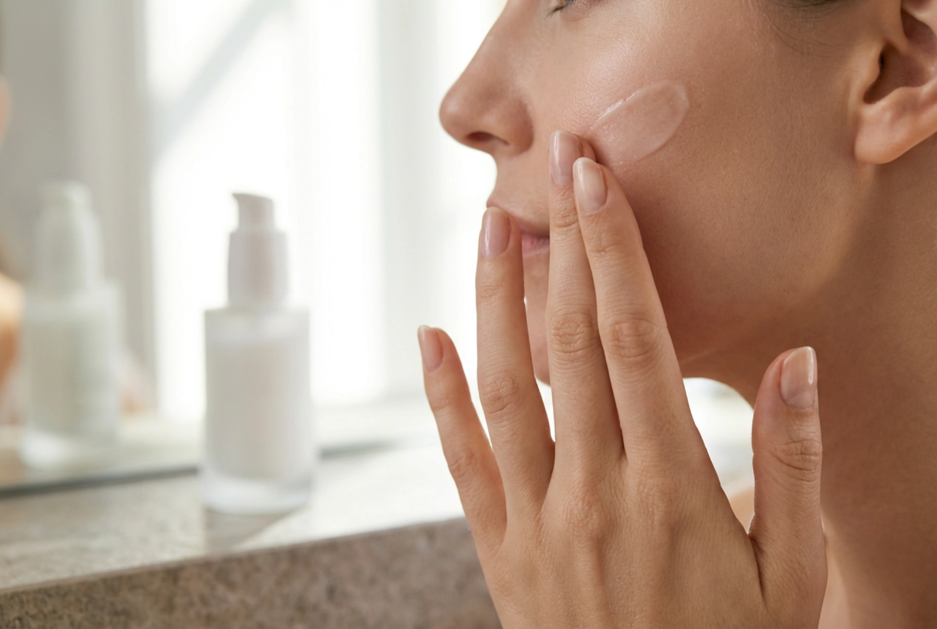 Base de teint matifiante : application fine et fixation