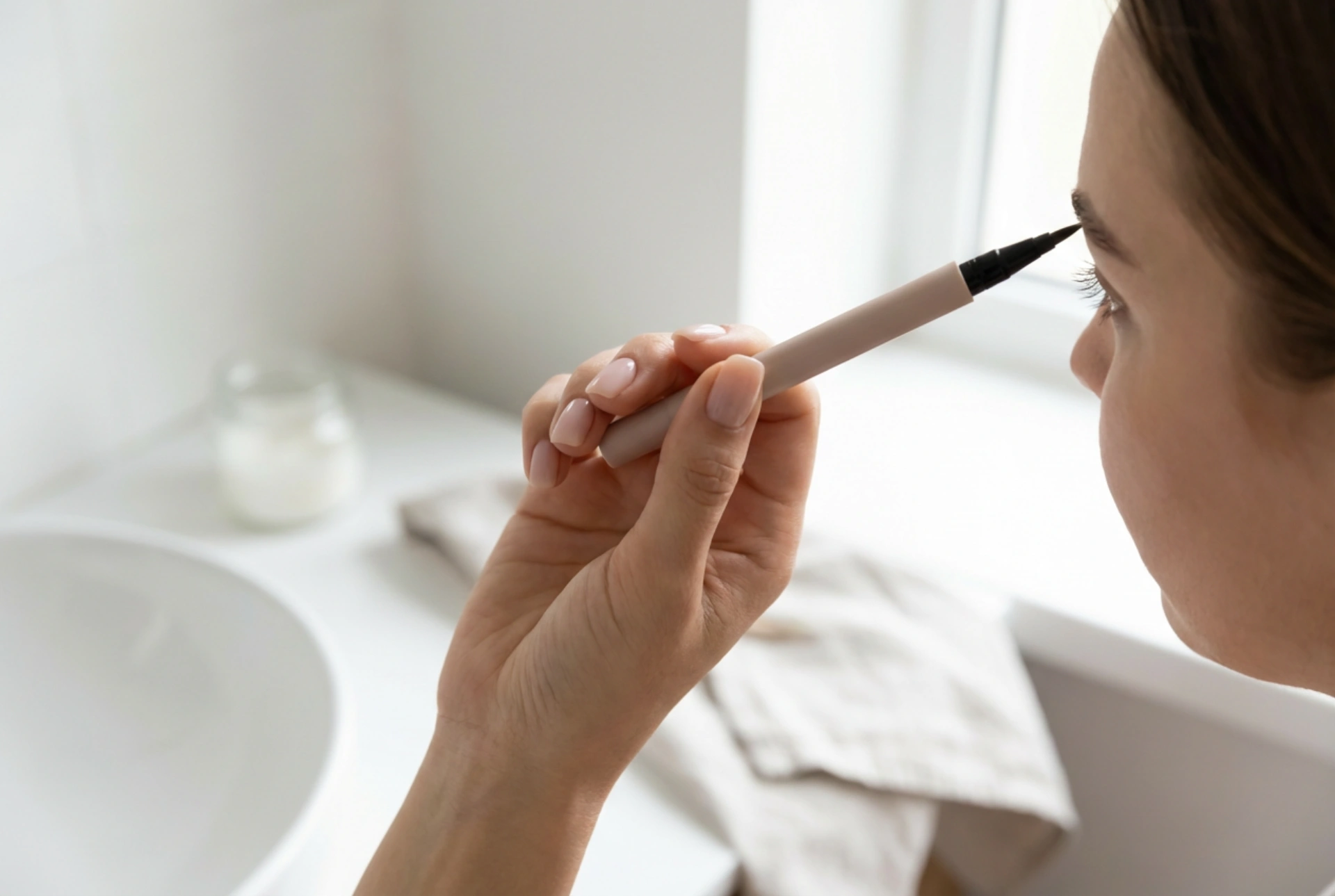 Le henné pour sourcils en stylo : une coloration précise à la maison